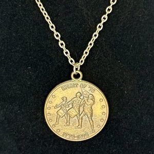 Vintage Spirit of 76 24" Gold Tone Pendant Chain 1776 -‎ 1976 Coin Necklace
